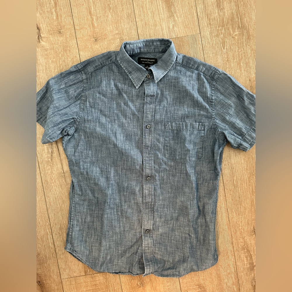 Banana Republic Short Sleeve Button Down Shirt